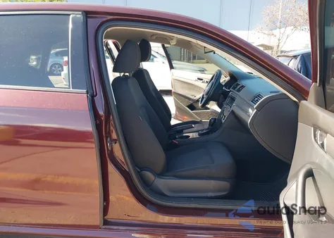 2013 Volkswagen Passat S z USA, uszkodzony, nr VIN 1VWAH7A34DC087904